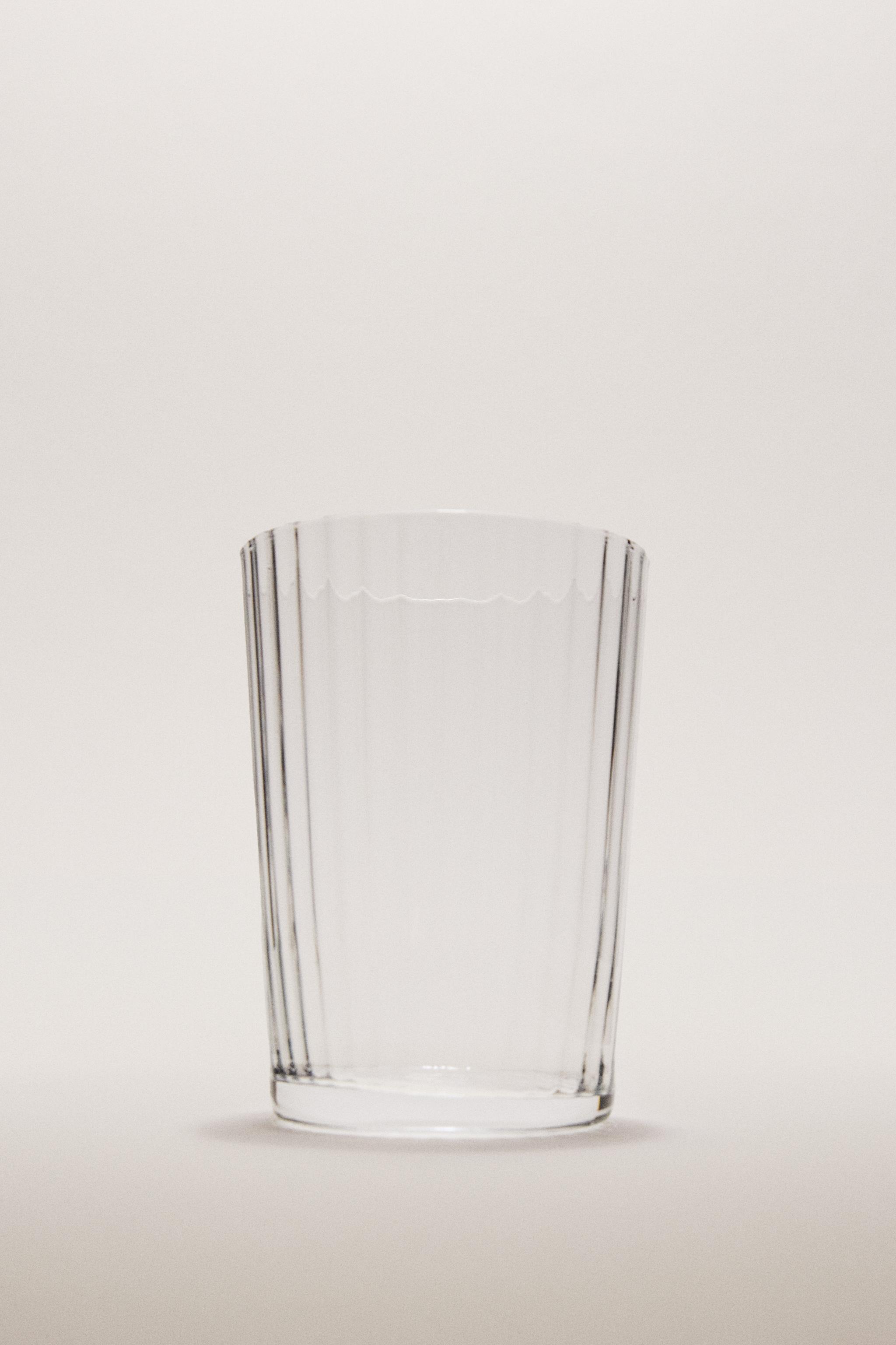 GLASS TUMBLER WITH LINES